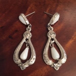 1928 faux pearl & silver tone dangle earrings
